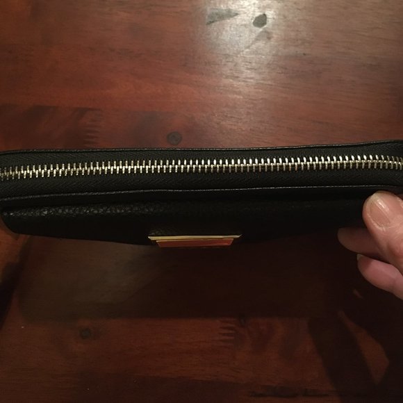 Tahari Women's Black Trendsetter Clutch Wallet Organizer with Wrist Strap NWT - Picture 7 of 15